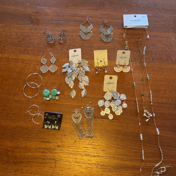HUGE JEWELRY BUNDLE. 12 pairs of earrings and 2 necklaces - Picture 1 of 8